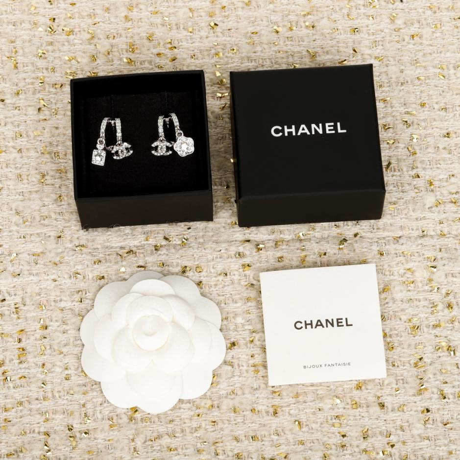 replica,repliche,fake,1:1,earrings,bracelet,ring,jewelry Contatore / Orecchini asimmetrici Chanel versione AB in argento (5SHUC) replica,repliche,fake,1:1,earrings,bracelet,ring,jewelry Contatore / Orecchini asimmetrici Chanel versione AB in argento (5SHUC)
