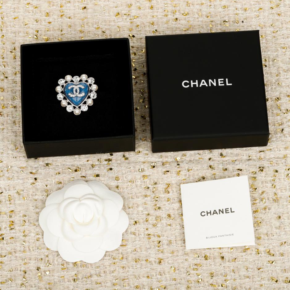 replica,repliche,fake,1:1,earrings,bracelet,ring,jewelry Contatore / 【Spilla Chanel con cuore blu e perle e strass】(UCUSV) replica,repliche,fake,1:1,earrings,bracelet,ring,jewelry Contatore / 【Spilla Chanel con cuore blu e perle e strass】(UCUSV)