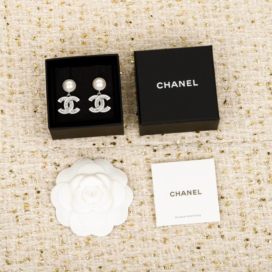 replica,repliche,fake,1:1,earrings,bracelet,ring,jewelry Contatore / 【Orecchini Chanel Double C con perle e diamanti】(KJWQ1) replica,repliche,fake,1:1,earrings,bracelet,ring,jewelry Contatore / 【Orecchini Chanel Double C con perle e diamanti】(KJWQ1)