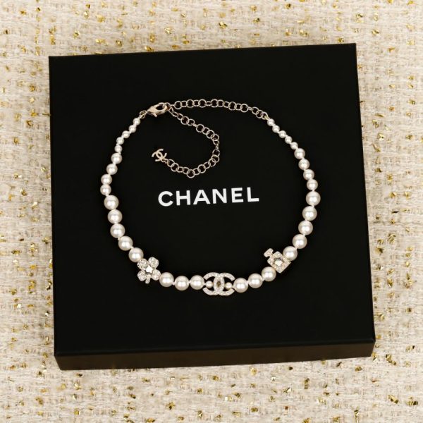 replica,repliche,fake,1:1,earrings,bracelet,ring,jewelry Contatore / Collana di perle con doppia C e quadrifoglio con flacone di profumo (RW55V)