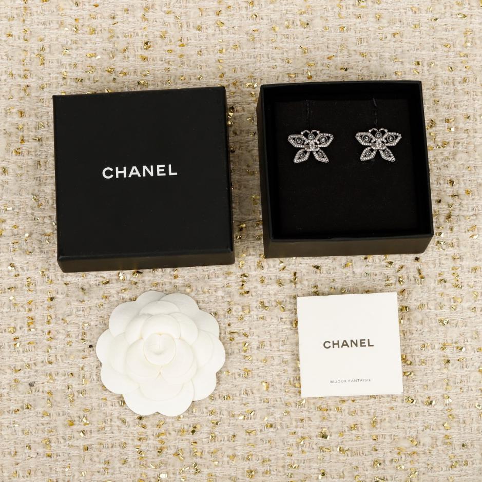 replica,repliche,fake,1:1,earrings,bracelet,ring,jewelry Contatore / 【Orecchini a bottone Chanel con doppia C e farfalla traforata】(BE1ZX) replica,repliche,fake,1:1,earrings,bracelet,ring,jewelry Contatore / 【Orecchini a bottone Chanel con doppia C e farfalla traforata】(BE1ZX)