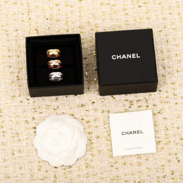 replica,repliche,fake,1:1,earrings,bracelet,ring,jewelry Contatore / Anello trapuntato con diamanti, personalizzabile con oro vero e diamanti. Serie Quilted Coco Crush (3XJO3).