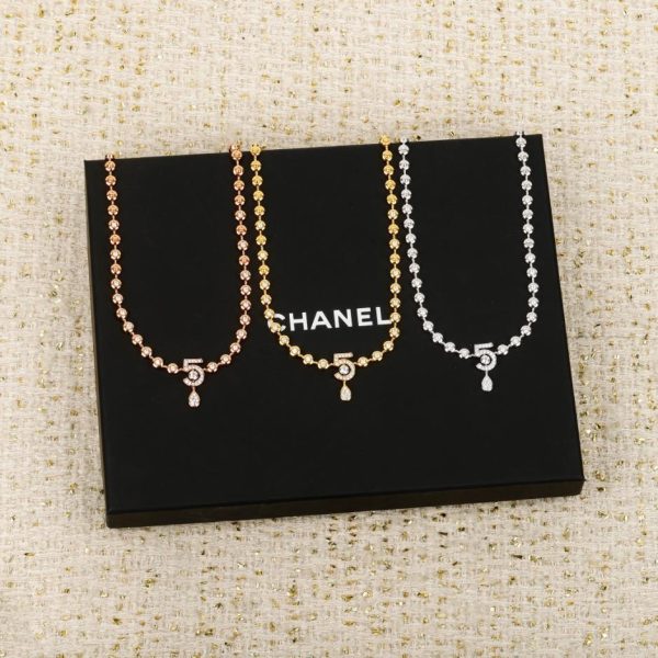 replica,repliche,fake,1:1,earrings,bracelet,ring,jewelry Contatore / Disponibile collana Chanel Eternal N°5 realizzata su misura con oro autentico e diamanti (2OSUB).