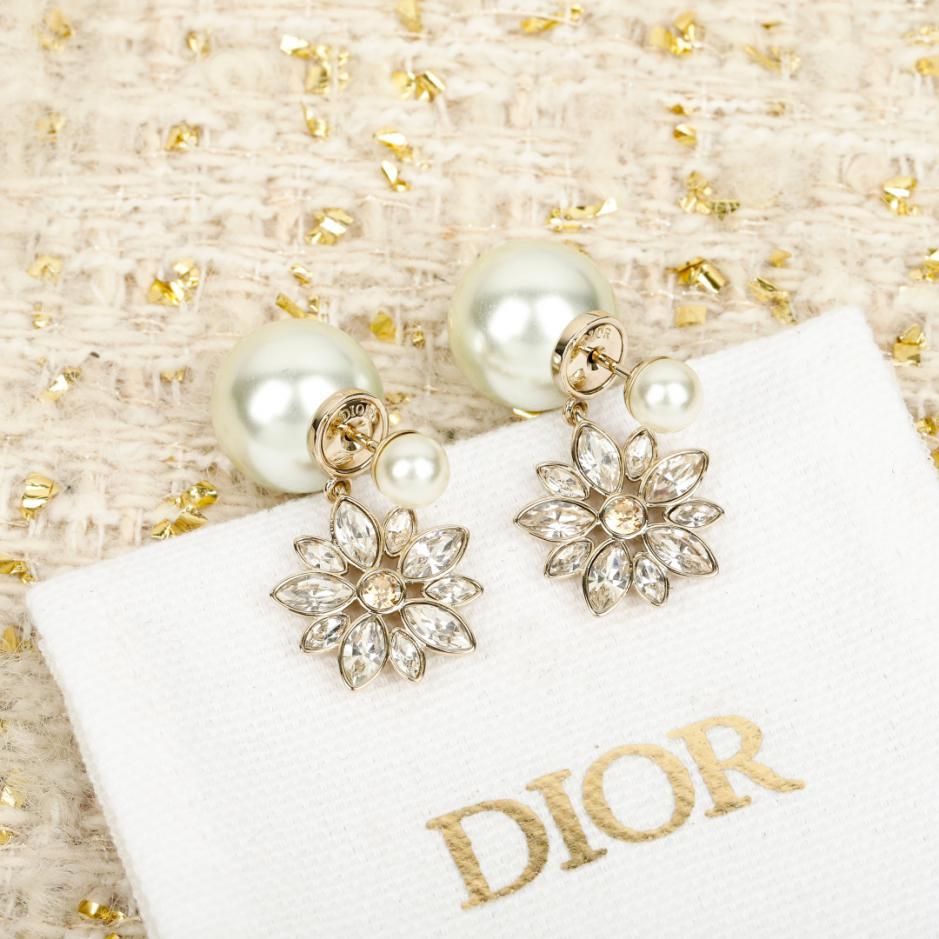 replica,repliche,fake,1:1,earrings,bracelet,ring,jewelry Orecchini Dior con perle e margherite interamente in diamanti (N6BG4) replica,repliche,fake,1:1,earrings,bracelet,ring,jewelry Orecchini Dior con perle e margherite interamente in diamanti (N6BG4)