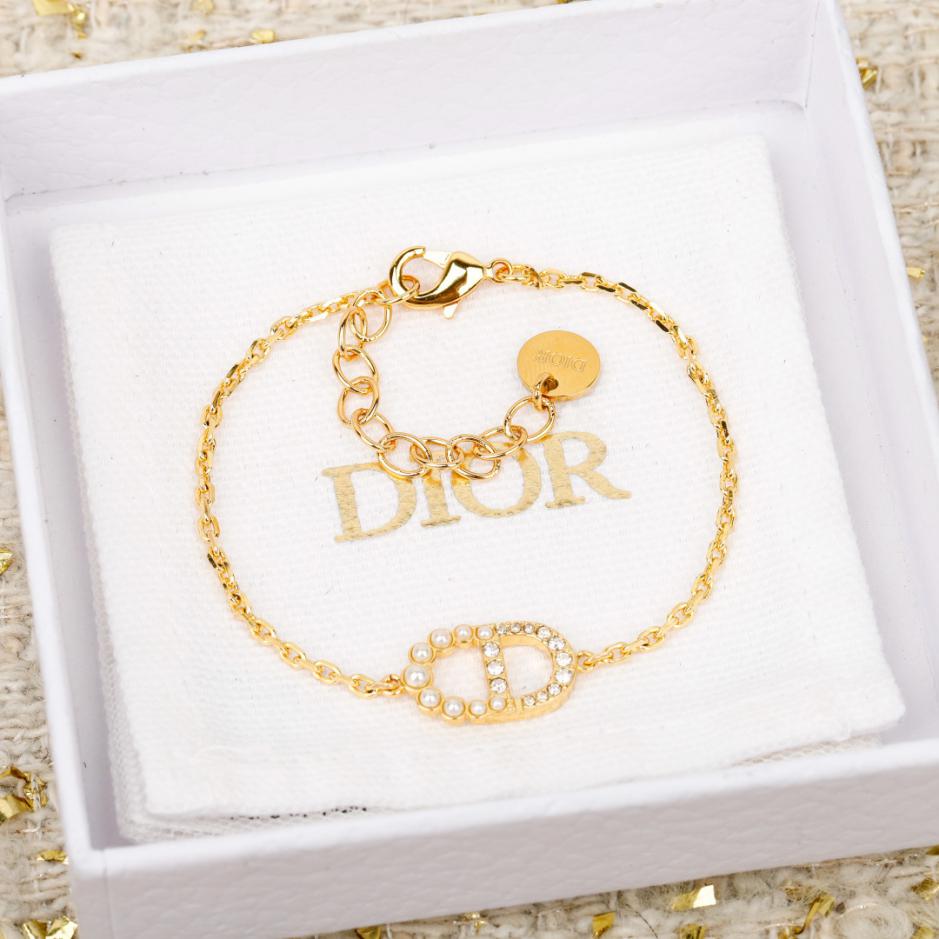 replica,repliche,fake,1:1,earrings,bracelet,ring,jewelry Bracciale e collana Dior CD con metà diamanti e metà perle (S1QLF) replica,repliche,fake,1:1,earrings,bracelet,ring,jewelry Bracciale e collana Dior CD con metà diamanti e metà perle (S1QLF)