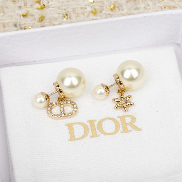 replica,repliche,fake,1:1,earrings,bracelet,ring,jewelry Orecchini Dior CD con piccoli fiori di perle (HF77C)