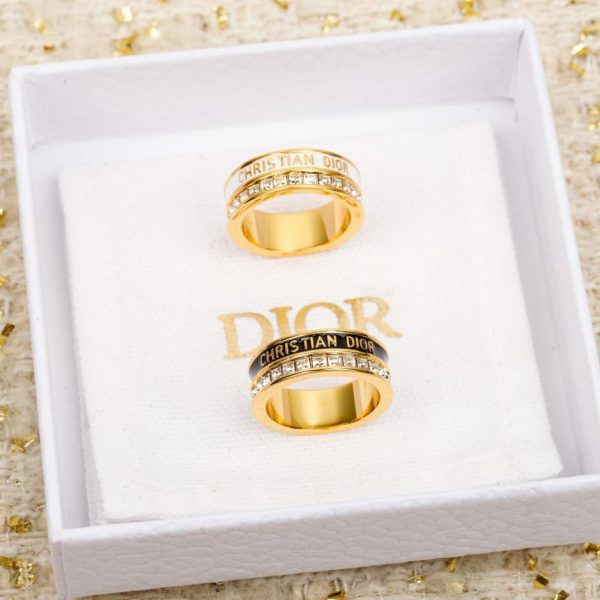 replica,repliche,fake,1:1,earrings,bracelet,ring,jewelry Anello con strass a forma di lettera Dior (5B x 5L)
