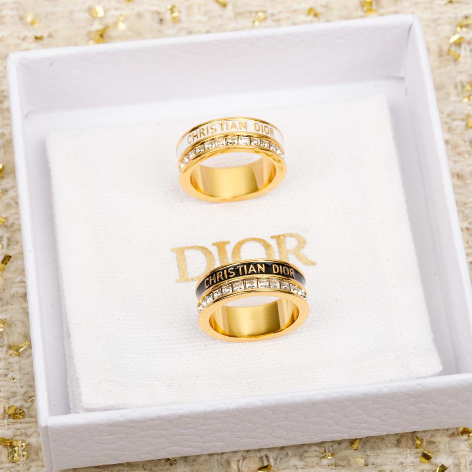 replica,repliche,fake,1:1,earrings,bracelet,ring,jewelry Anello con strass a forma di lettera Dior (T9IMO) replica,repliche,fake,1:1,earrings,bracelet,ring,jewelry Anello con strass a forma di lettera Dior (T9IMO)