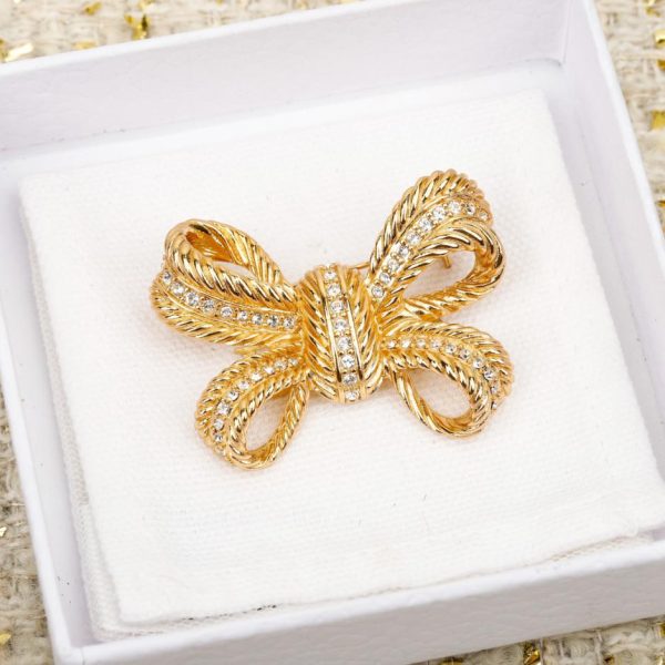 replica,repliche,fake,1:1,earrings,bracelet,ring,jewelry Spilla Dior Twisted Diamond 3D con fiocco (97QQU)