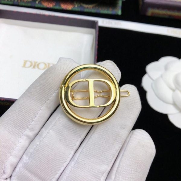 replica,repliche,fake,1:1,earrings,bracelet,ring,jewelry Fermaglio per capelli Dior Gold Round con lettera CD accattivante (HY6U1)