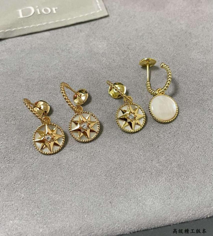 replica,repliche,fake,1:1,earrings,bracelet,ring,jewelry Orecchini Dior di alta gamma in madreperla bianca con bussola in oro V (AYY5L) replica,repliche,fake,1:1,earrings,bracelet,ring,jewelry Orecchini Dior di alta gamma in madreperla bianca con bussola in oro V (AYY5L)