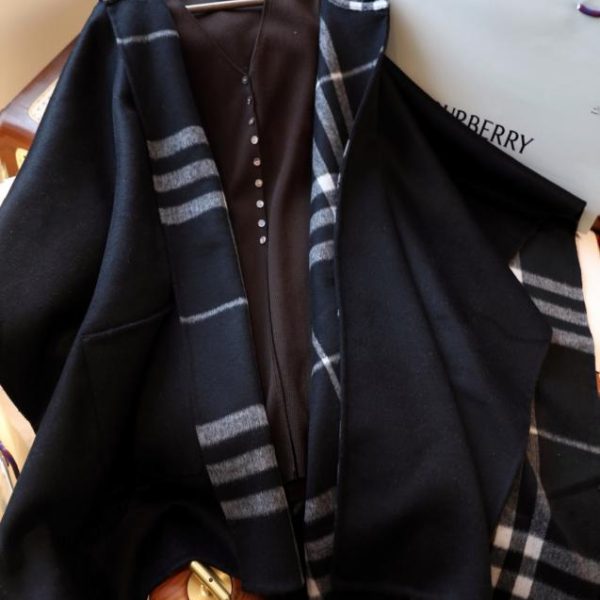 Mantella invernale con cappuccio a quadri Burberry, 100% cashmere (AYI5J)