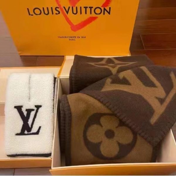replica,repliche,fake,1:1,earrings,bracelet,ring,jewelry La nuova sciarpa Sweet Dreams di LV (151FK)