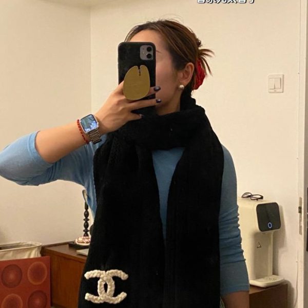 replica,repliche,fake,1:1,earrings,bracelet,ring,jewelry Sciarpa nera in maglia CHANEL (2NM64)
