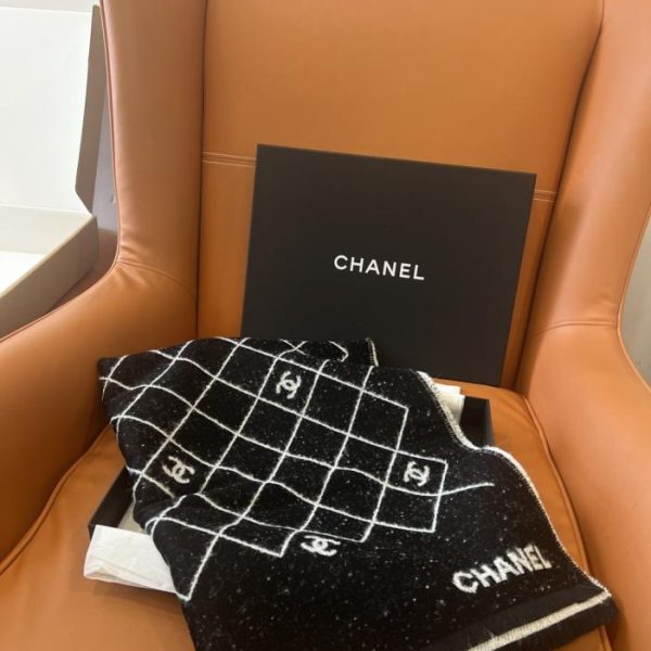 replica,repliche,fake,1:1,earrings,bracelet,ring,jewelry Scialle CHANEL con motivo trapuntato classico e logo doppia C (1D5H3)