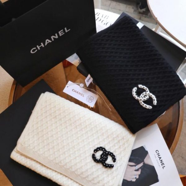 replica,repliche,fake,1:1,earrings,bracelet,ring,jewelry Sciarpa CHANEL bianca lavorata a maglia, novità, con logo a rombi (7ZNN2)