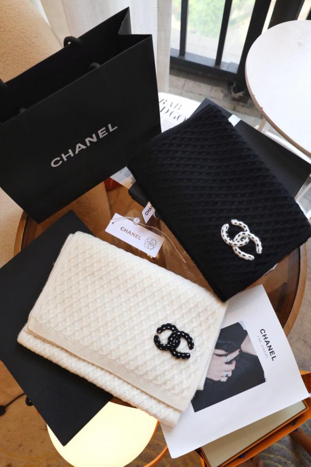 replica,repliche,fake,1:1,earrings,bracelet,ring,jewelry Sciarpa CHANEL bianca lavorata a maglia, novità, con logo a rombi (7ZNN2) replica,repliche,fake,1:1,earrings,bracelet,ring,jewelry Sciarpa CHANEL bianca lavorata a maglia, novità, con logo a rombi (7ZNN2)