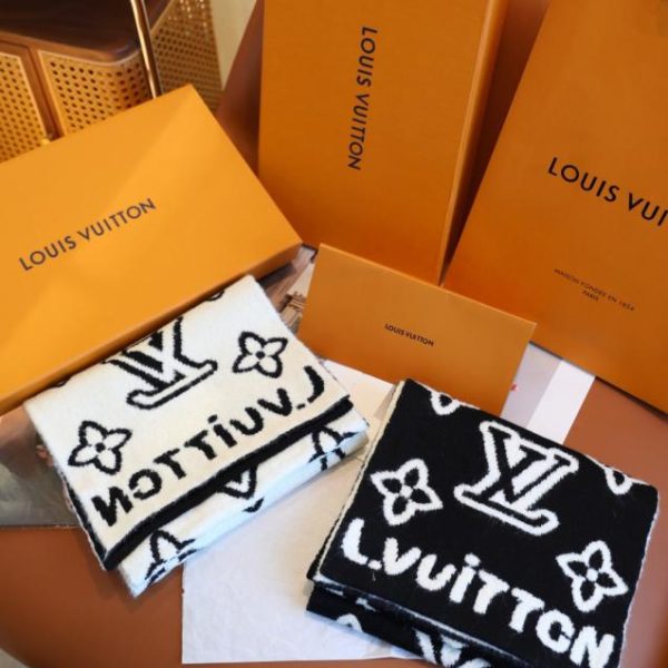 replica,repliche,fake,1:1,earrings,bracelet,ring,jewelry Sciarpa lavorata a maglia con etichetta nera a fumetti LV (56SMT)