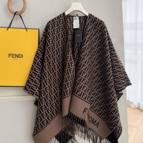 replica,repliche,fake,1:1,earrings,bracelet,ring,jewelry Mantella in misto lana e cashmere con monogramma FENDI (L76X2)