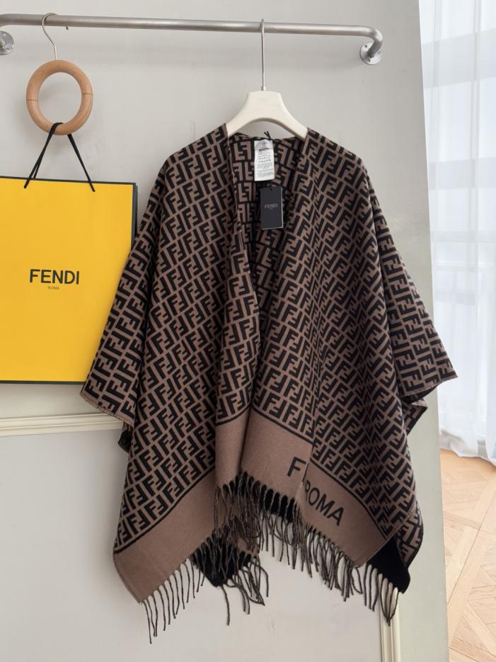 replica,repliche,fake,1:1,earrings,bracelet,ring,jewelry Mantella in misto lana e cashmere con monogramma FENDI (L76X2) replica,repliche,fake,1:1,earrings,bracelet,ring,jewelry Mantella in misto lana e cashmere con monogramma FENDI (L76X2)
