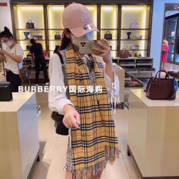 replica,repliche,fake,1:1,earrings,bracelet,ring,jewelry Sciarpa classica in cashmere con motivo a quadri Burberry Deep Water Ripple (SWG7A)