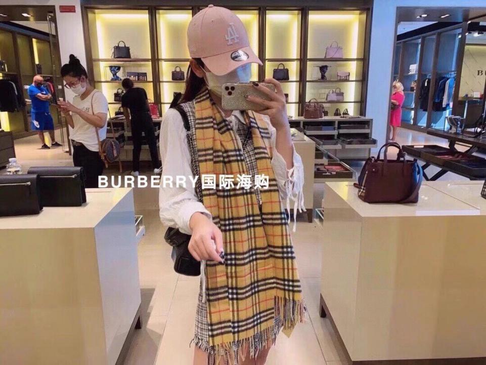 replica,repliche,fake,1:1,earrings,bracelet,ring,jewelry Sciarpa classica in cashmere con motivo a quadri Burberry Deep Water Ripple (SWG7A) replica,repliche,fake,1:1,earrings,bracelet,ring,jewelry Sciarpa classica in cashmere con motivo a quadri Burberry Deep Water Ripple (SWG7A)