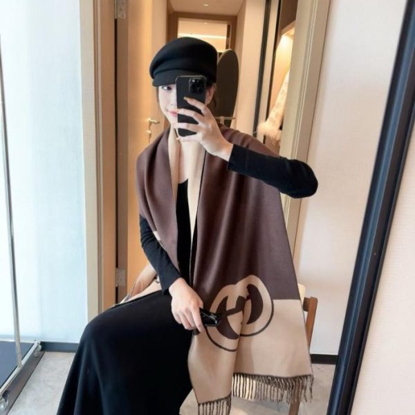 replica,repliche,fake,1:1,earrings,bracelet,ring,jewelry Accessorio classico: scialle in lana jacquard con motivo Gucci oro e nero (WQ620)