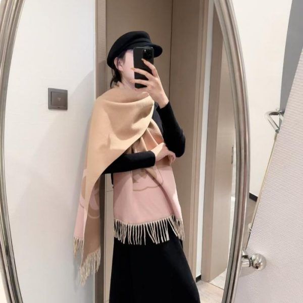 replica,repliche,fake,1:1,earrings,bracelet,ring,jewelry Accessori classici: scialle in lana jacquard nera e oro con motivo Gucci (YUW1F)