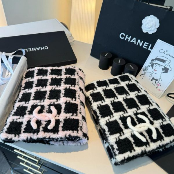 replica,repliche,fake,1:1,earrings,bracelet,ring,jewelry Nuova sciarpa Chanel (C0KVU)