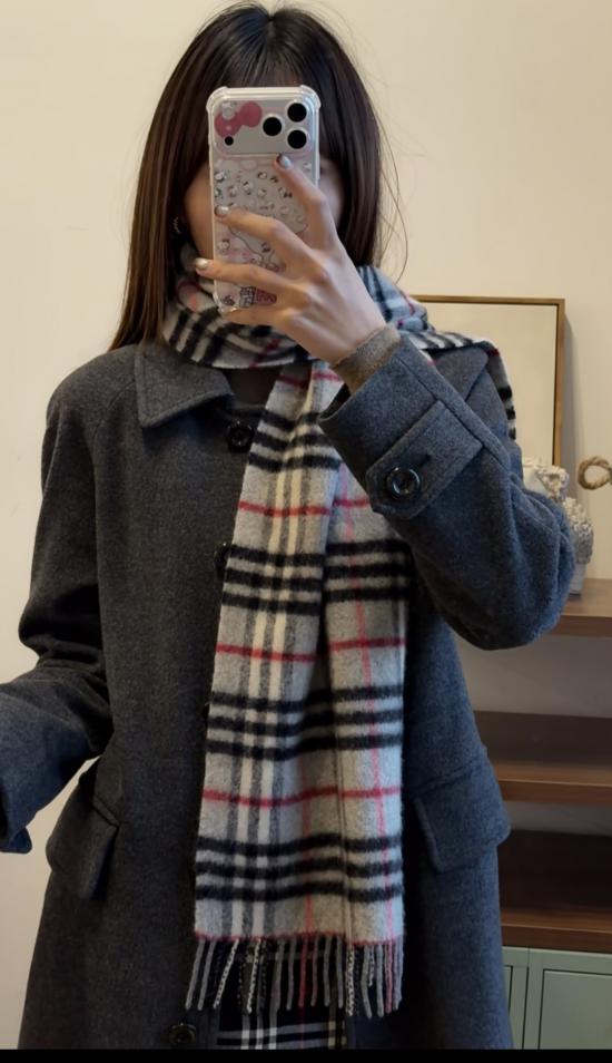 replica,repliche,fake,1:1,earrings,bracelet,ring,jewelry Sciarpa in cashmere Burberry New Style per uomo e donna (NJKIM) replica,repliche,fake,1:1,earrings,bracelet,ring,jewelry Sciarpa in cashmere Burberry New Style per uomo e donna (NJKIM)