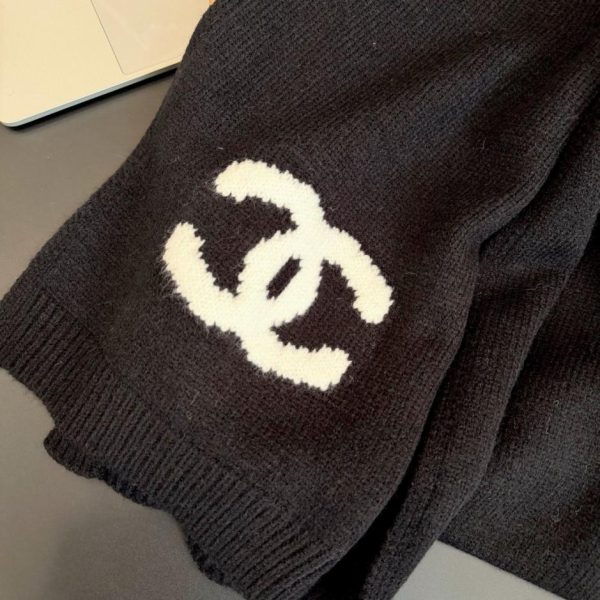 replica,repliche,fake,1:1,earrings,bracelet,ring,jewelry Sciarpa lunga in maglia di cashmere ricamata Chanel autunno/inverno (YU7KB)