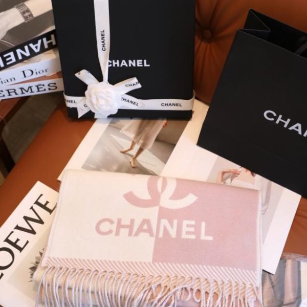 replica,repliche,fake,1:1,earrings,bracelet,ring,jewelry Il nuovo jacquard color-block double-face di Chanel (UGWK4)