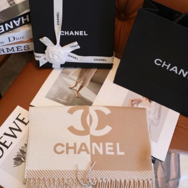 replica,repliche,fake,1:1,earrings,bracelet,ring,jewelry Il nuovo “Y2EKN” di Chanel (jacquard color-block double-face)