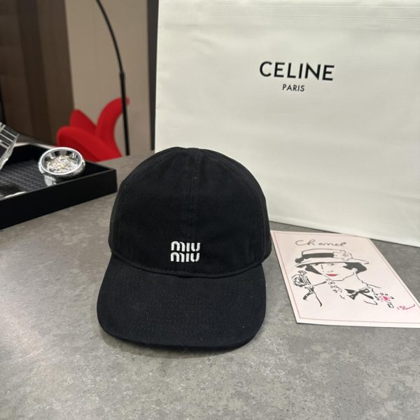 replica,repliche,fake,1:1,earrings,bracelet,ring,jewelry Cappellino da baseball retrò MiuMiu | Visiera corta + finitura effetto invecchiato (WX2OJE)