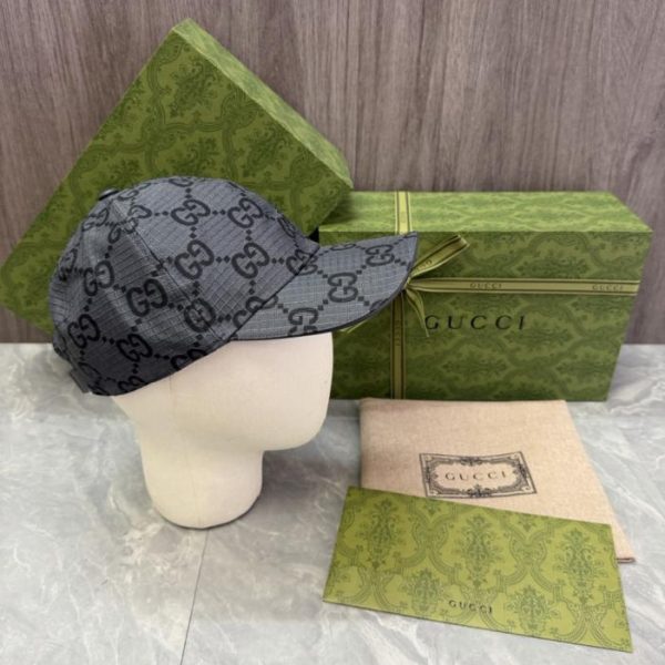 replica,repliche,fake,1:1,earrings,bracelet,ring,jewelry Cappellino da baseball GUCCI (con la scritta in rilievo “GUCC(X1VNN8”)
