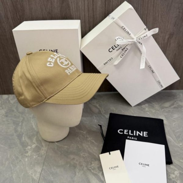 replica,repliche,fake,1:1,earrings,bracelet,ring,jewelry Design originale CELINE. La parte anteriore del cappello presenta le lettere CELINE e PARIS ricamate (J9VWRJ).
