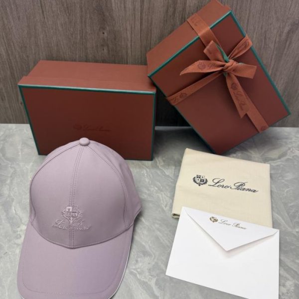 replica,repliche,fake,1:1,earrings,bracelet,ring,jewelry Il cappellino da baseball Loro Piana Storm System presenta l’emblema a forma di scudo del marchio e la scritta a mano Loro Piana (0AFGY5) sul davanti.