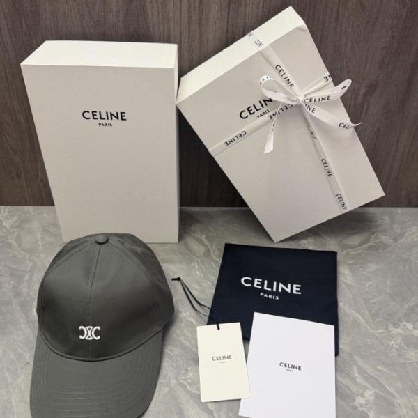 replica,repliche,fake,1:1,earrings,bracelet,ring,jewelry Cappello originale CELINE personalizzato con logo Triomphe doppia C ricamato (YD2EMA)