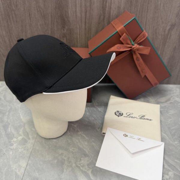 replica,repliche,fake,1:1,earrings,bracelet,ring,jewelry Il cappellino da baseball Loro Piana Storm System presenta il logo a scudo del marchio ricamato sul davanti, insieme alla scritta Loro Piana (UUDQY3) realizzata a mano.