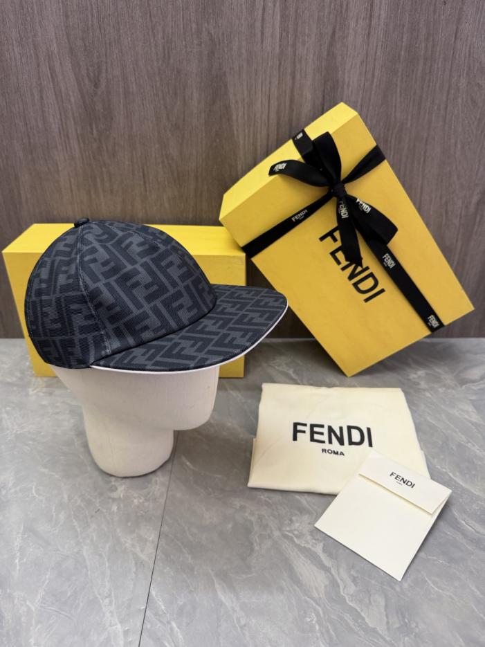 replica,repliche,fake,1:1,earrings,bracelet,ring,jewelry Cappellino da baseball Fendi originale, realizzato su misura, con visiera piatta, un modello classico che è un bestseller nei negozi tutto l’anno (8LC1O9). replica,repliche,fake,1:1,earrings,bracelet,ring,jewelry Cappellino da baseball Fendi originale, realizzato su misura, con visiera piatta, un modello classico che è un bestseller nei negozi tutto l’anno (8LC1O9).