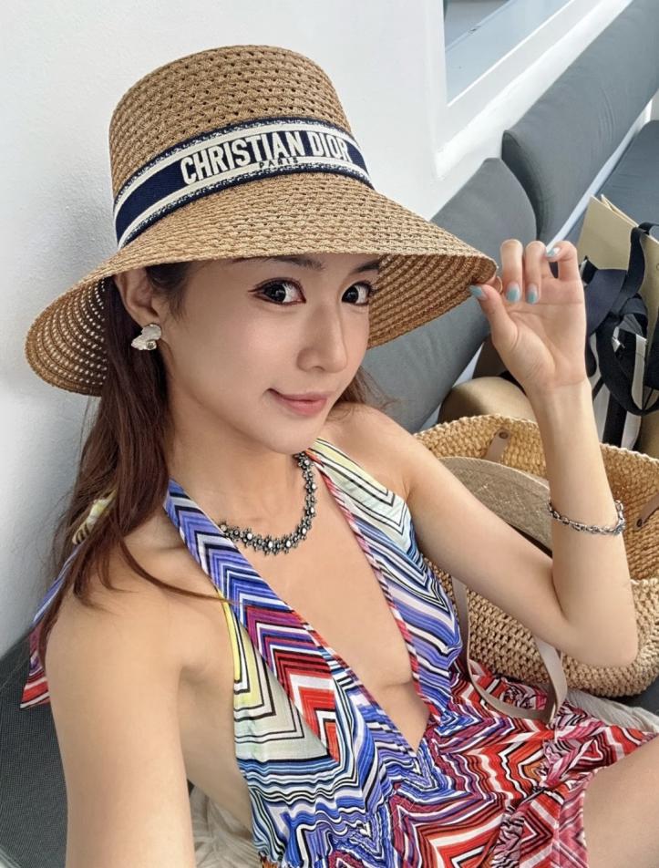 replica,repliche,fake,1:1,earrings,bracelet,ring,jewelry Cappello di paglia Dior, cilindro traforato (F8WN04) replica,repliche,fake,1:1,earrings,bracelet,ring,jewelry Cappello di paglia Dior, cilindro traforato (F8WN04)