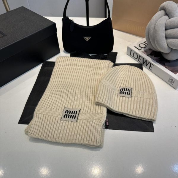replica,repliche,fake,1:1,earrings,bracelet,ring,jewelry Completo due pezzi in maglia MiuMiu (cappello + sciarpa), modello unisex (UN320W)