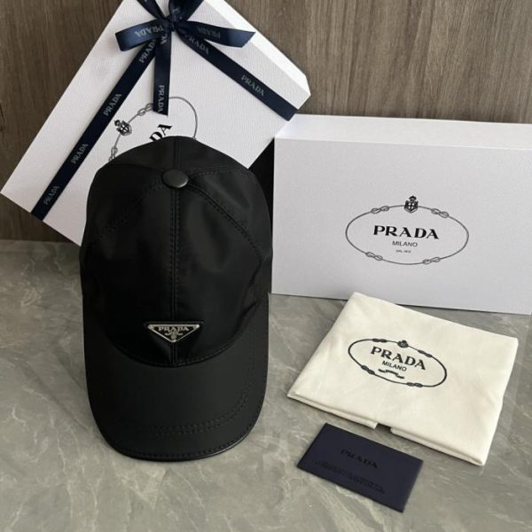 replica,repliche,fake,1:1,earrings,bracelet,ring,jewelry Cappellino da baseball Prada, design originale, realizzato su misura, disponibile sul sito ufficiale (EEEWN4).