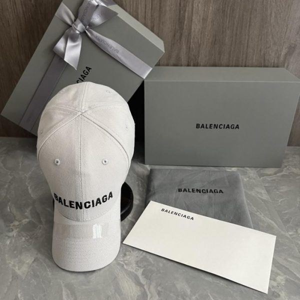 replica,repliche,fake,1:1,earrings,bracelet,ring,jewelry Cappellino da baseball Balenciaga (versione d’importazione per la vendita al dettaglio) con logo Balenciaga ricamato sul davanti (6ZLZCL)