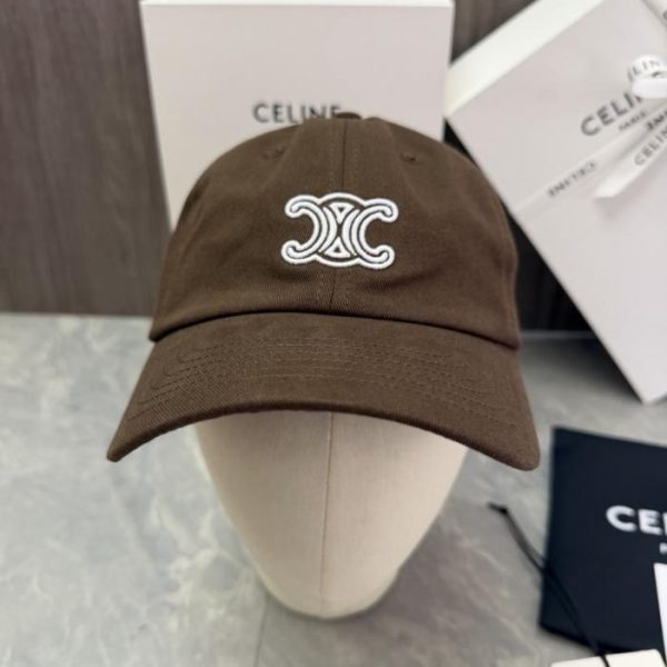 replica,repliche,fake,1:1,earrings,bracelet,ring,jewelry Si tratta di un cappello CELINE realizzato su misura, caratterizzato dall’iconico logo a doppia C con il trionfo, ricamato sul corpo del marchio.
