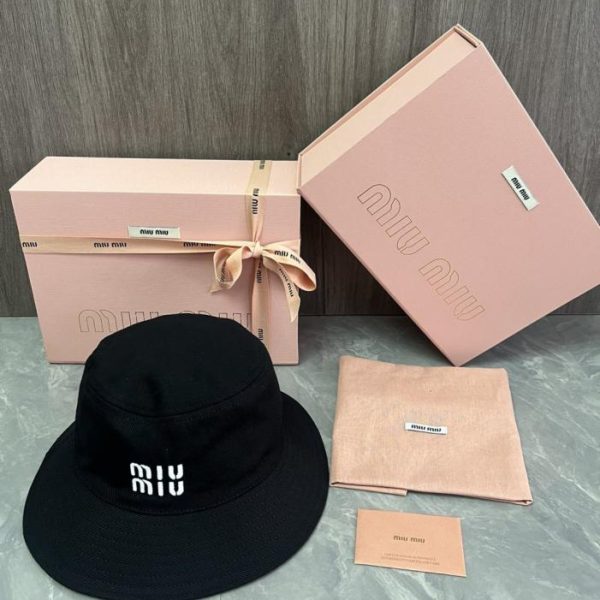 replica,repliche,fake,1:1,earrings,bracelet,ring,jewelry Cappello da pescatore MiuMiu originale, personalizzato, color macaron (W3N6OK)