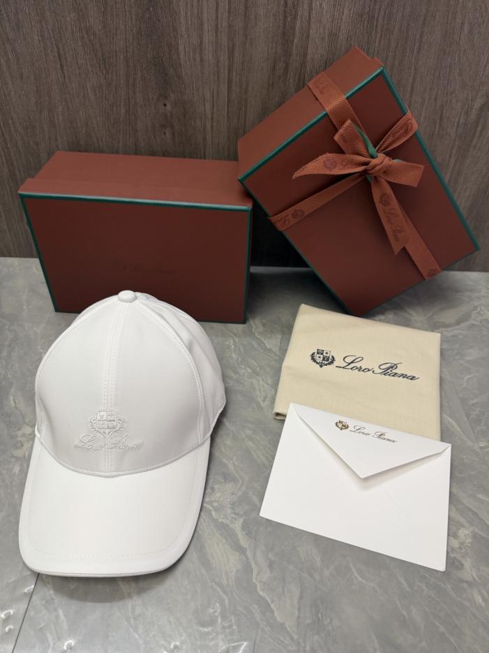 replica,repliche,fake,1:1,earrings,bracelet,ring,jewelry Il cappellino da baseball Loro Piana Storm System presenta il logo a scudo del marchio ricamato sul davanti, insieme alla scritta Loro Piana (UEWLW2) realizzata a mano. replica,repliche,fake,1:1,earrings,bracelet,ring,jewelry Il cappellino da baseball Loro Piana Storm System presenta il logo a scudo del marchio ricamato sul davanti, insieme alla scritta Loro Piana (UEWLW2) realizzata a mano.