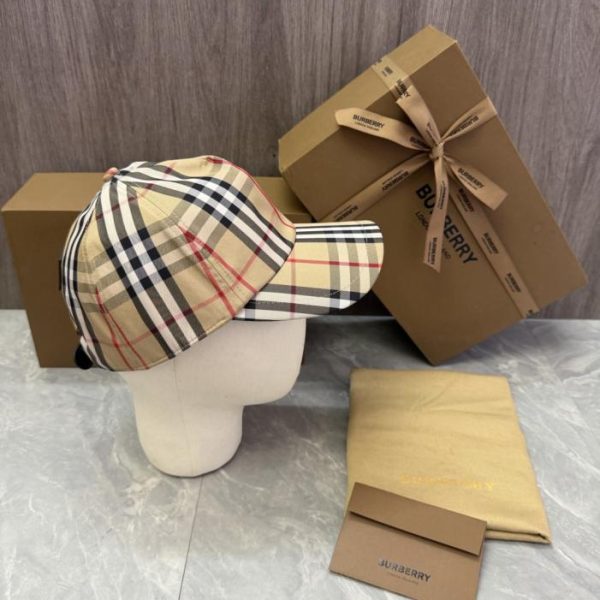 replica,repliche,fake,1:1,earrings,bracelet,ring,jewelry Versione originale Burberry realizzata su misura con l’iconico motivo a quadri Burberry (T9HFFK)