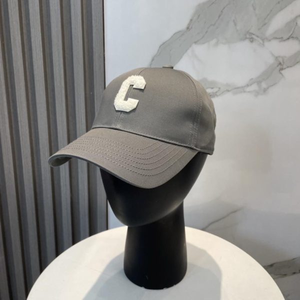 replica,repliche,fake,1:1,earrings,bracelet,ring,jewelry Il nuovo cappellino da baseball di CELINE con scritta minimalista, un modello indossato dalle celebrità (NWJX0Q)