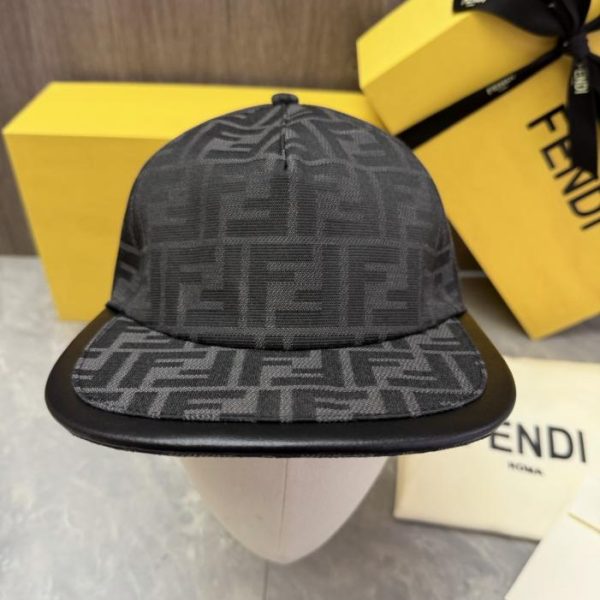 replica,repliche,fake,1:1,earrings,bracelet,ring,jewelry Cappellino da baseball originale Fendi con visiera piatta, realizzato su misura, un modello classico che è da sempre un bestseller nei negozi (FDMKXZ).